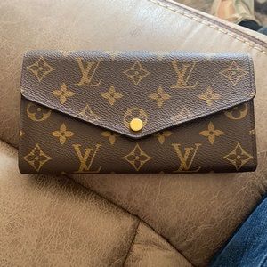 Louis Vuitton sarah wallet